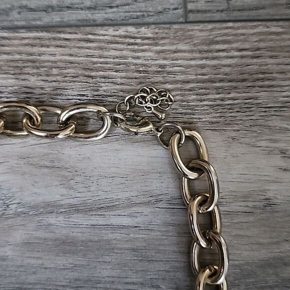 Gold Chunky Chain Necklace - Picture 3 of 3